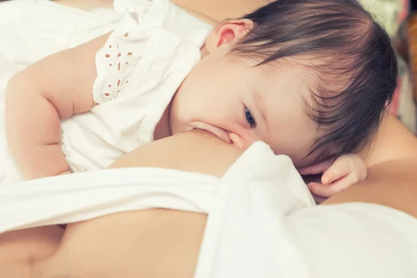 Breastfeeding of infant — Stock Photo, Image