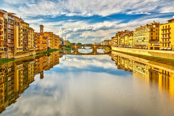 Řeka Arno ve Florencii — Stock fotografie