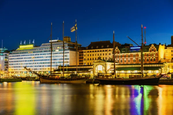 Hafen Helsinki bei Einbruch der Dunkelheit — Stockfoto