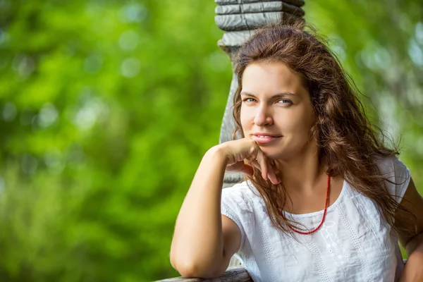 Portrait de jeune belle femme — Photo