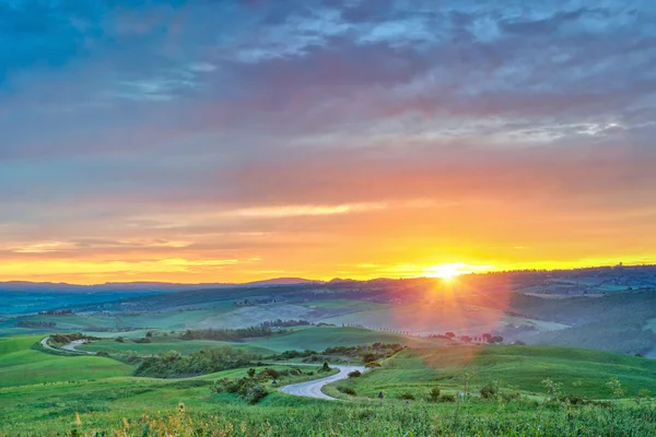 Barevné Toskánsko sunrise — Stock fotografie