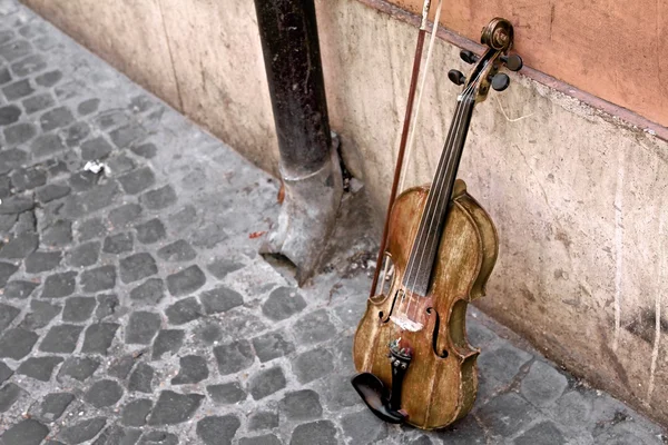 Street violin — Stock Photo, Image