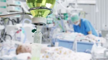 IV damla Pediatrik yoğun bakım ünitesinde