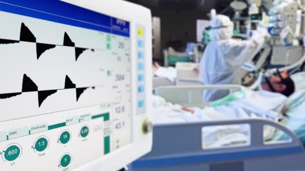 Μηχανικός Αερισμός Του Ασθενή Covid Στο Κρεβάτι Στο Νοσοκομείο Γιατρός — Αρχείο Βίντεο