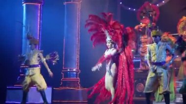 Transseksüel gerçekleştirir Tayland dans.