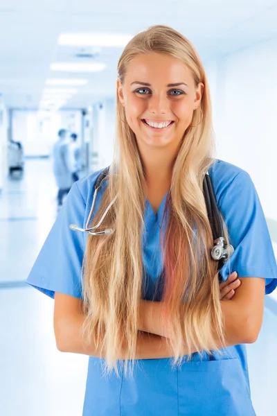 Usmívající se ženský lékař — Stock fotografie