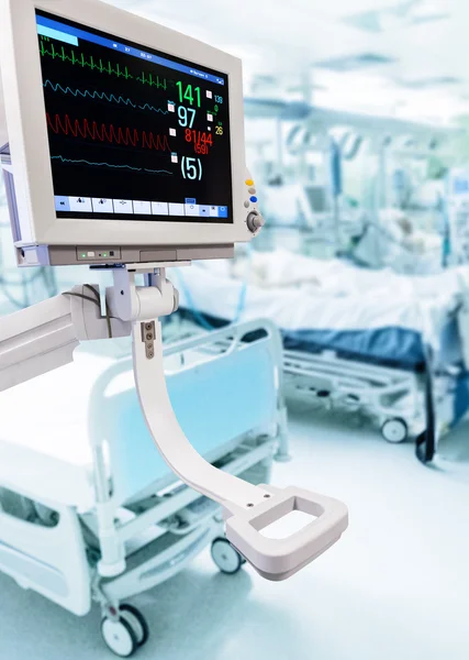 Monitoraggio elettrocardiografico in terapia intensiva — Foto Stock