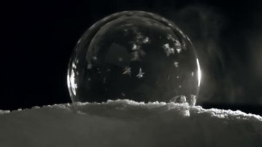 Kar tanecikli buz topu kristalleri
