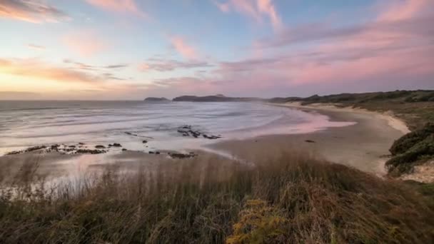 Colores épicos de la puesta de sol sobre la playa del océano Time lapse — Vídeo de stock