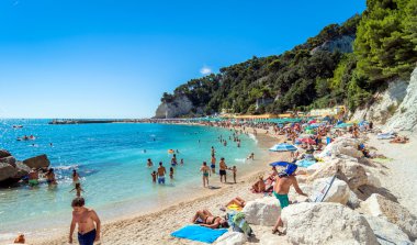Sirolo Beach'te Conero Milli Parkı, İtalya