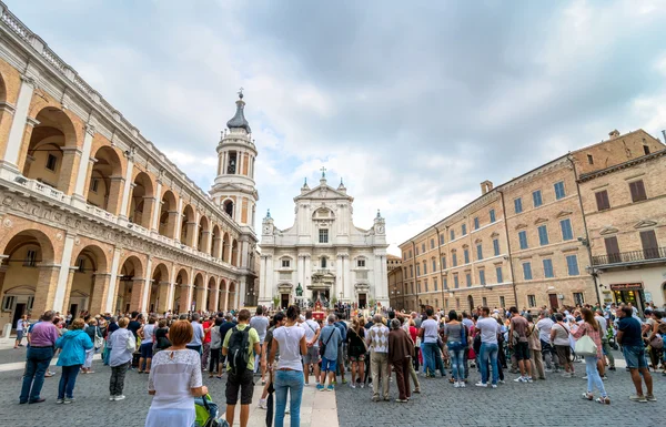 Santuario della santa casa, pilgerkirche in loreto, italien — Stockfoto