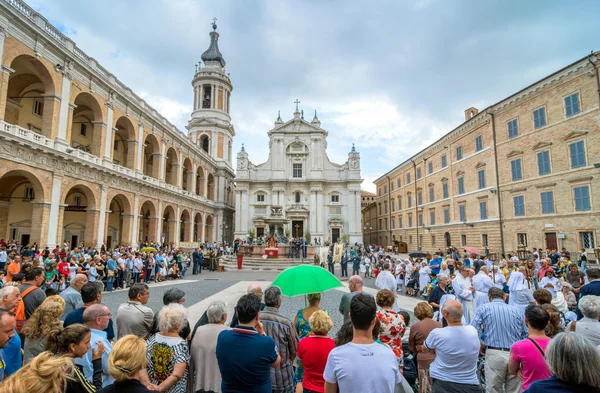 サントゥアリオ ・ デッラ ・ サンタ カサ、ロレート, イタリアの行脚教会 — ストック写真