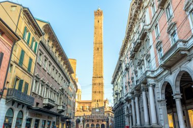 ünlü Ortaçağ iki kule Bologna, İtalya