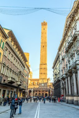 ünlü Ortaçağ iki kule Bologna, İtalya