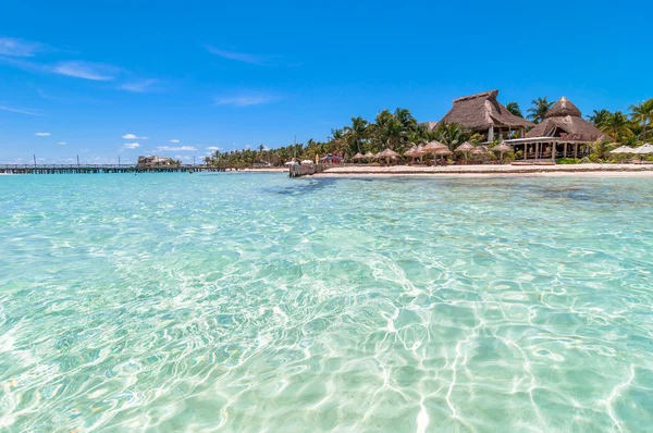 Isla mujeres içinde tropikal deniz ve playa del norte beach — Stok fotoğraf