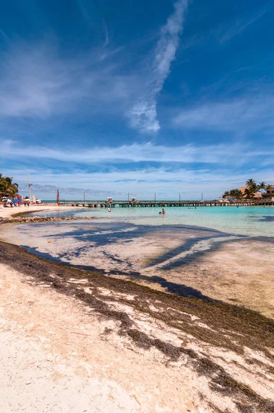 Playa y mar tropical en Isla Mujeres, México — Foto de Stock