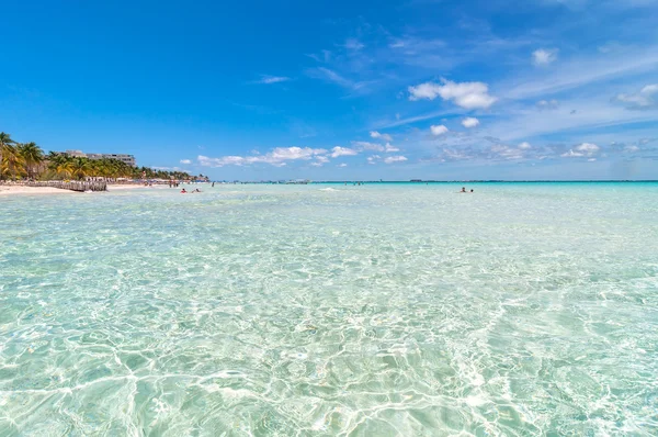 Tropische zee en strand in isla mujeres, mexico — Stockfoto