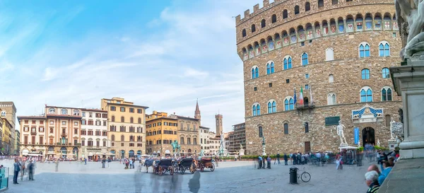 Piazza della Signoria con Palazzo Vecchio en Florencia, Toscana, Italia — Foto de Stock