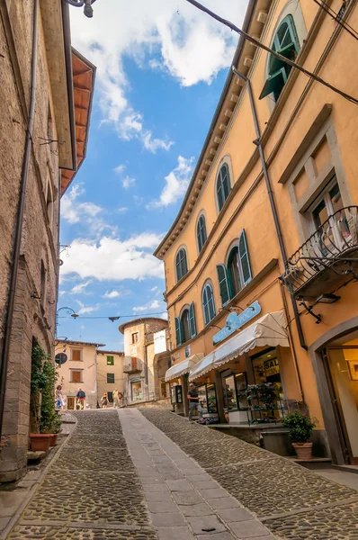 Street view in Castelnovo Garfagnana, Italy — Stock Photo, Image