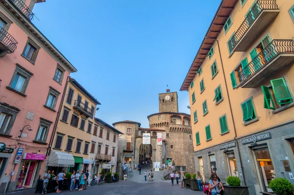 Sokak Görünümü'nde Castelnovo: Garfagnana, İtalya — Stok fotoğraf