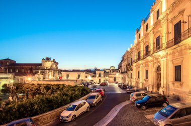 Mavi saat görünümü Noto şehir, Sicilya, İtalya