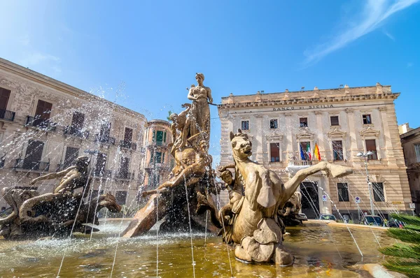 Fontaine Artemide à Syracuse, Sicile, Italie — Photo