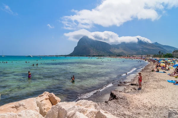 Pláž a Středozemní moře v San Vito Lo Capo, Sicílie, Itálie — Stock fotografie