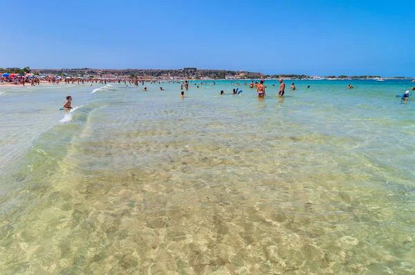 Пляж и Средиземное море в San Vito Lo Capo, Сицилия, Италия — стоковое фото