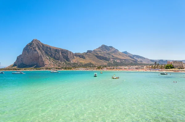 Plajă și Marea Mediterană în San Vito Lo Capo, Sicilia, Italia — Fotografie, imagine de stoc