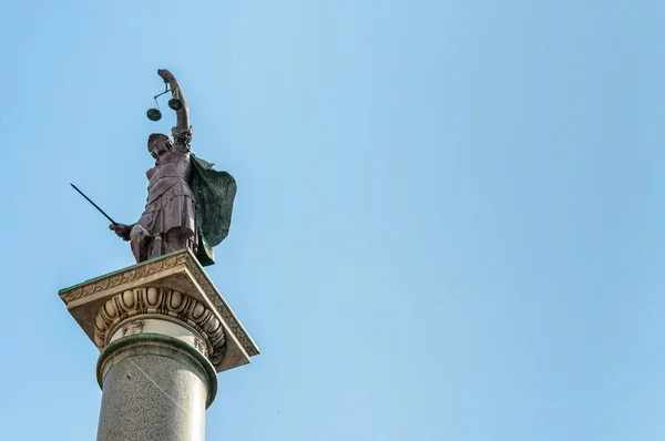 Statuie de justiție în Piazza Santa Trinita din Florența — Fotografie, imagine de stoc