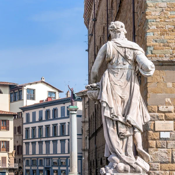 Centro histórico y estatuas en Florencia, Italia — Foto de Stock
