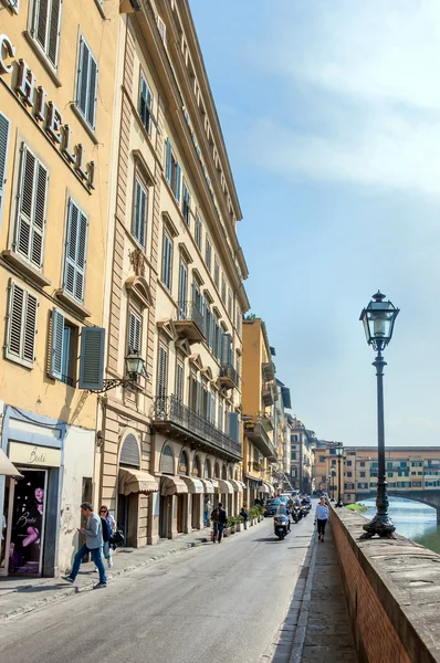 Famoso Ponte Vecchio e skyline a Firenze, Toscana — Foto Stock