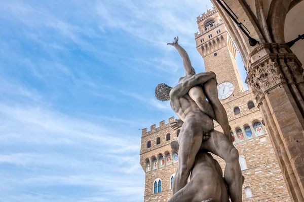 Violación de la escultura Sabines por Giambologna en Florencia, Italia — Foto de Stock