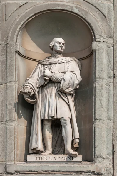 Statue von pier capponi in der uffizien allee in florenz, italien — Stockfoto