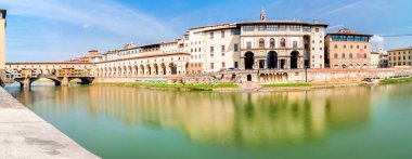 River Arno ve Ponte Vecchio, Floransa, İtalya