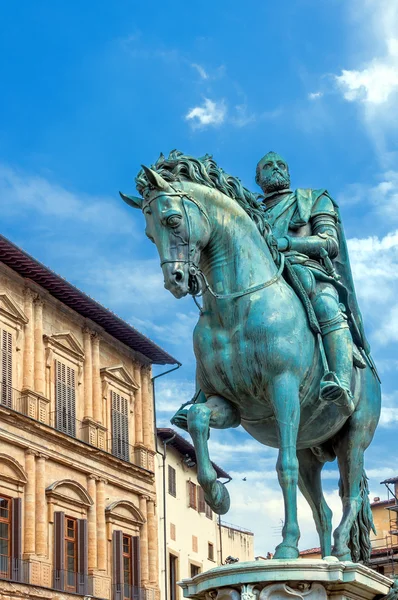 Статуя Козимо Медичи во Флоренции, Италия — стоковое фото