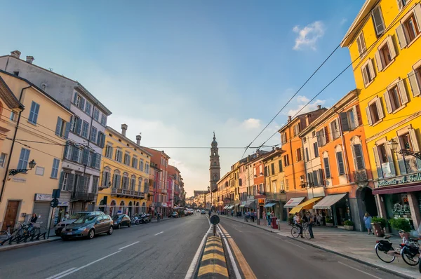 Main street with shops and people in Parma, Italy — Stock Photo, Image