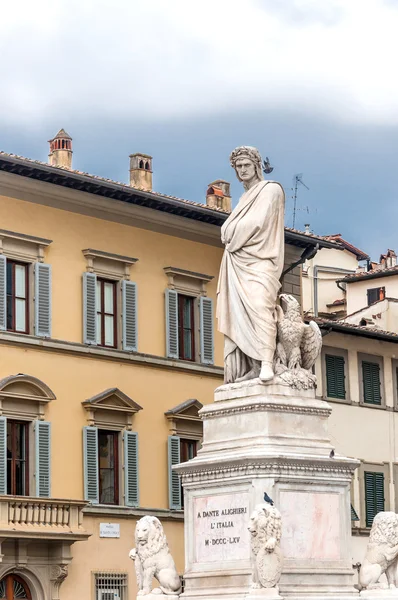 Estátua de Dante Alighieri em Florença, Itália — Fotografia de Stock