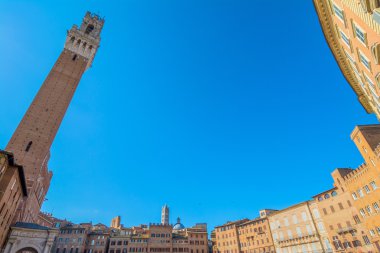 Via Campo Meydanı ve Mangia Tower, Siena, İtalya
