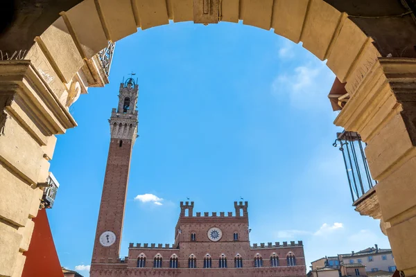 Placu Piazza Campo i Mangia Tower, Siena, Włochy — Zdjęcie stockowe