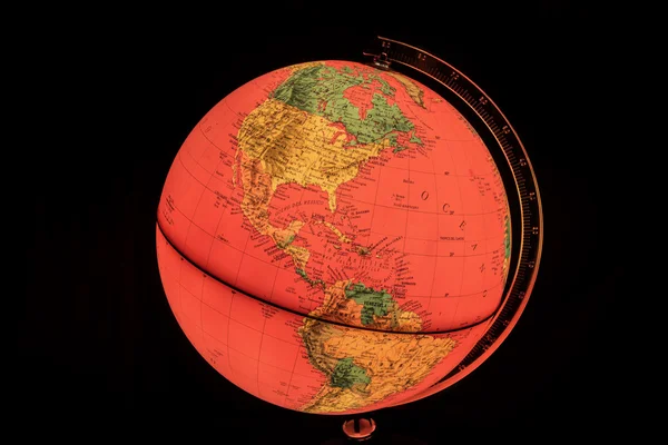Земной шар на черном фоне — стоковое фото