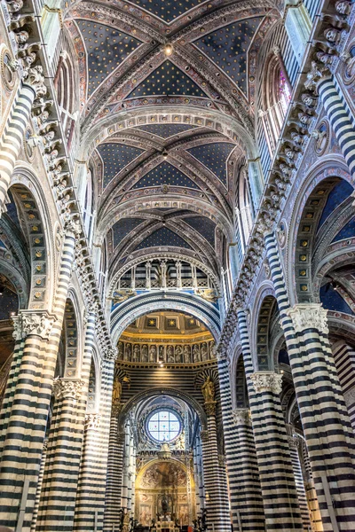 Katedralen Santa Maria Assunta interiörer i Siena — Stockfoto