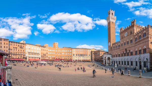 Campo kvadrat med mangia tower, siena, Italien — Stockfoto