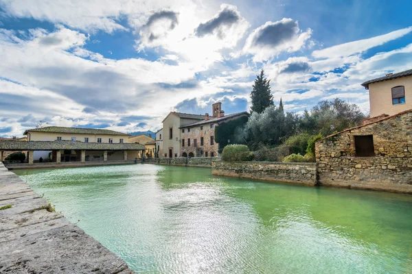Bagno Vignoni vila medieval na Toscana — Fotografia de Stock