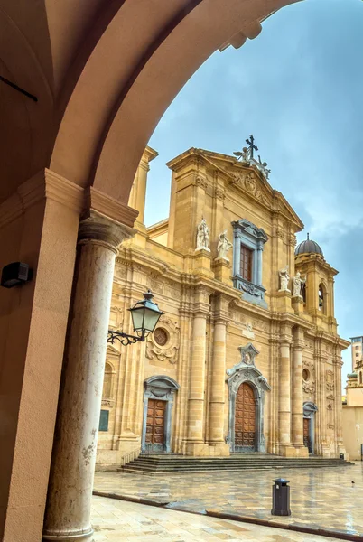 Hlavní náměstí a katedrála v Marsala, Sicílie — Stock fotografie