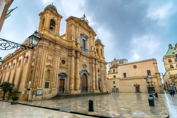 Praça principal e Catedral em Marsala, Sicília — Fotografia de Stock