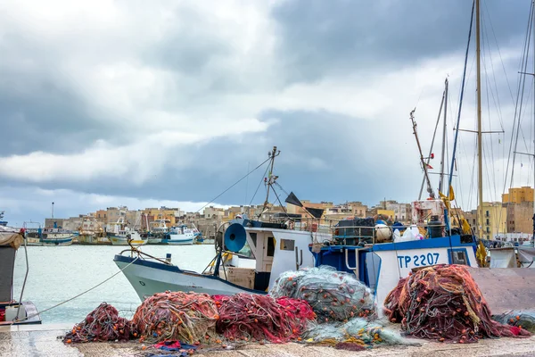 Liman, tekneler ve waterfront Trapani, Sicilya — Stok fotoğraf