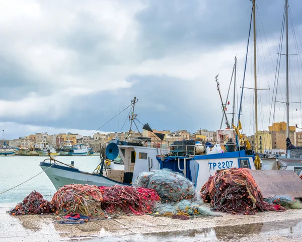 Port, bateaux et front de mer à Trapani, Sicile — Photo