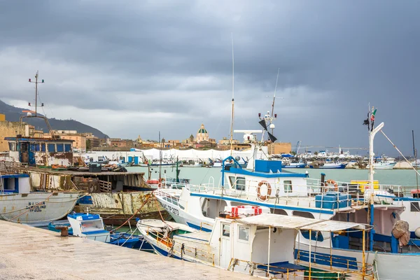 Puerto y paseo marítimo en Trapani, Sicilia — Foto de Stock