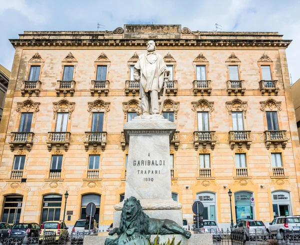 Garibaldi standbeeld in Trapani, Italië — Stockfoto